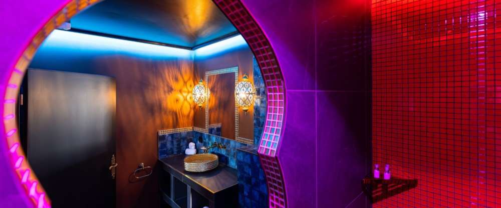 MYSTERY ROOMS - Zimmer Der Palast aus Tausendundeiner Nacht – Love Room, Jacuzzi, Geheimer Raum