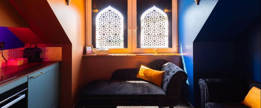 MYSTERY ROOMS - Zimmer Der Palast aus Tausendundeiner Nacht – Love Room, Jacuzzi, Geheimer Raum