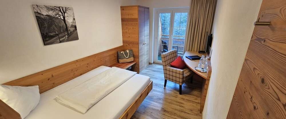 Naturhotel Cafe Waldesruhe - Einzelzimmer mit Nebelhornblick Panoramabalkon