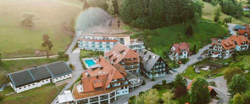 Naturparkhotel Adler St. Roman - Hotel-Außenansicht
