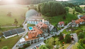 Naturparkhotel Adler St. Roman - Hotel-Außenansicht