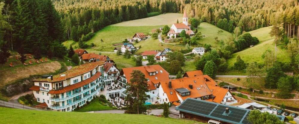Naturparkhotel Adler St. Roman - Hotel-Außenansicht