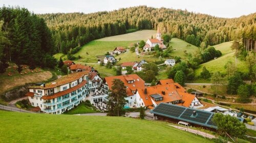Naturparkhotel Adler St. Roman - Hotel-Außenansicht