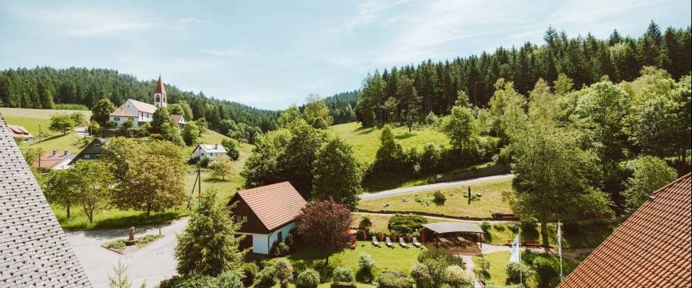 Naturparkhotel Adler St. Roman - Hotel-Außenansicht