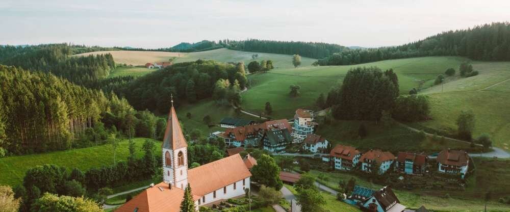 Naturparkhotel Adler St. Roman - Hotel-Außenansicht