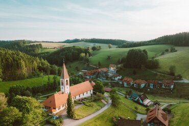 Naturparkhotel Adler St. Roman - Hotel-Außenansicht, Quelle: Naturparkhotel Adler St. Roman