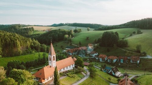 Naturparkhotel Adler St. Roman - Hotel-Außenansicht