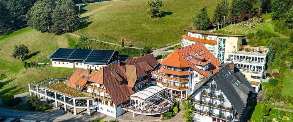 Naturparkhotel Adler St. Roman - Hotel-Außenansicht