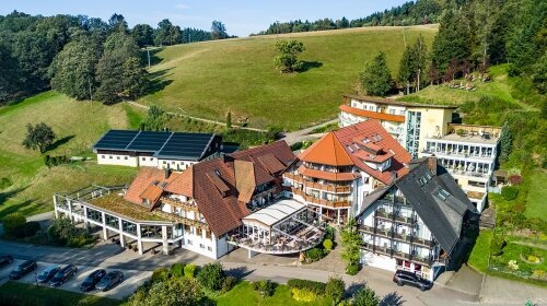 Naturparkhotel Adler St. Roman - Hotel-Außenansicht