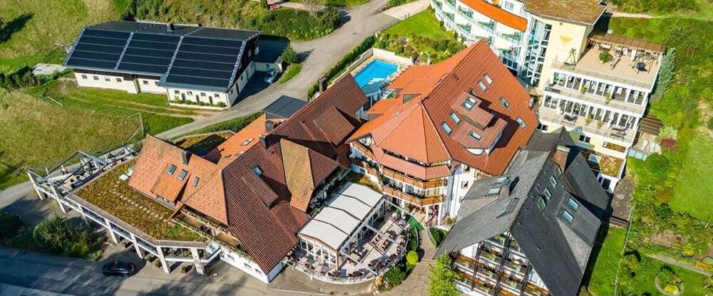 Naturparkhotel Adler St. Roman - Hotel-Außenansicht