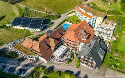 Naturparkhotel Adler St. Roman - Hotel-Außenansicht
