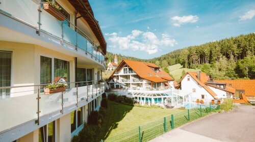 Naturparkhotel Adler St. Roman - Hotel-Außenansicht