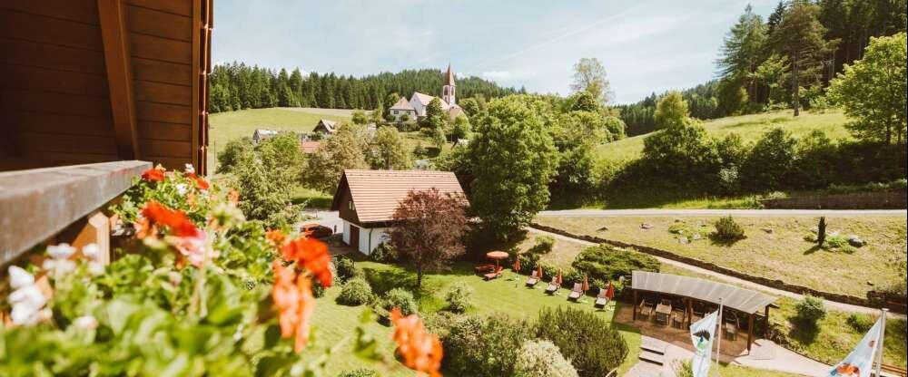 Naturparkhotel Adler St. Roman - Hotel-Außenansicht