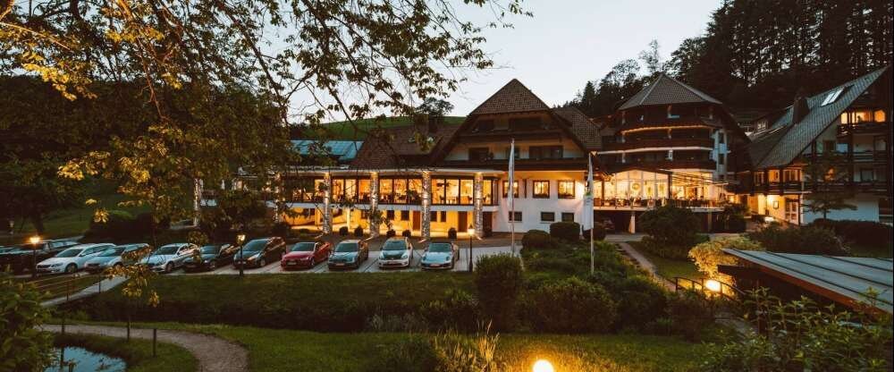 Naturparkhotel Adler St. Roman - Hotel-Außenansicht