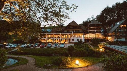 Naturparkhotel Adler St. Roman - Hotel-Außenansicht