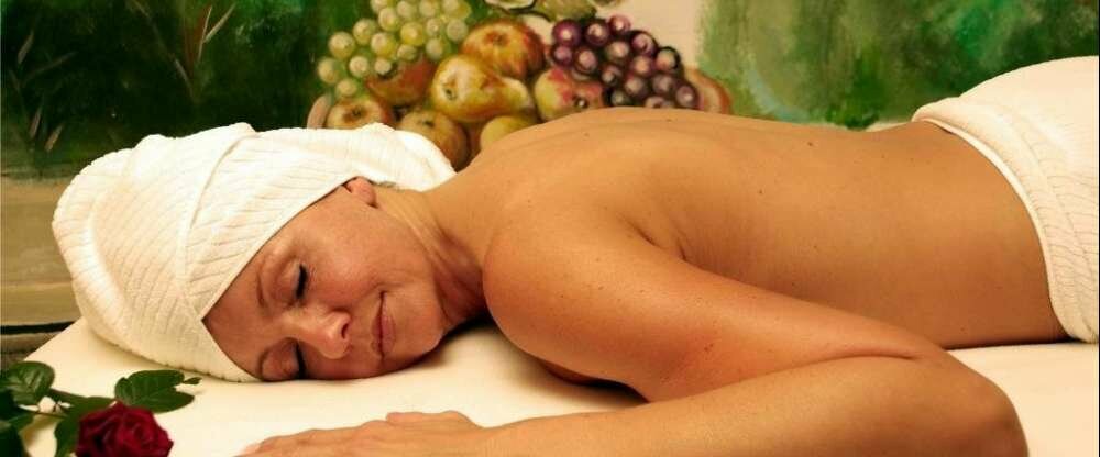 Ölberg Grotte Loculi Sani mit Massagen aus aller Welt