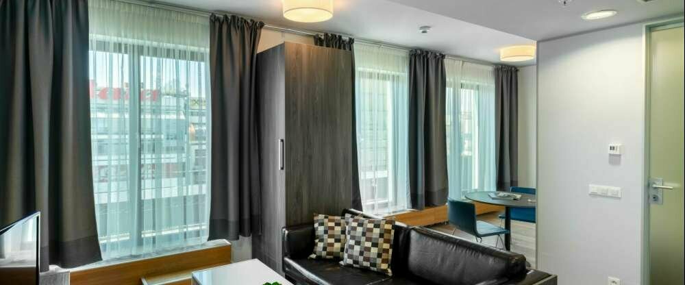 One Bedroom Apatment mit Terrasse