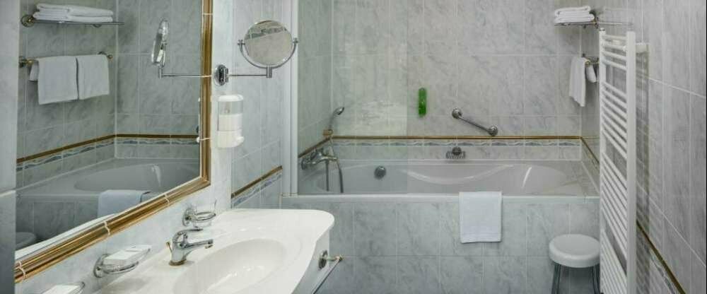 Pacifik Ensana Health Spa Hotel - Badezimmer