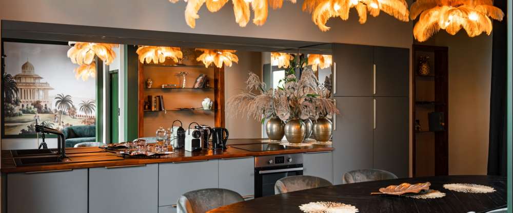 Erleben Sie die Pracht der Maharadscha-Paläste, wo jedes Dekorationselement von Größe und Reichtum erzählt. Ein königlicher Aufenthalt im Herzen Indiens.