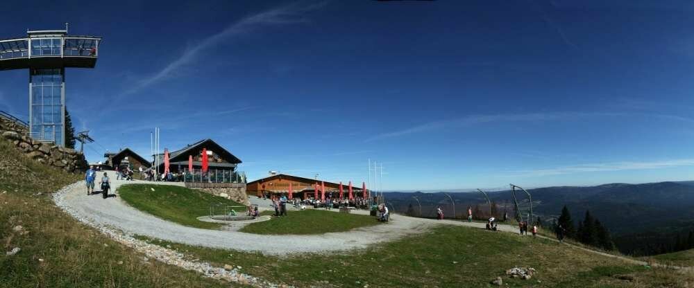 Das Arberschutzhaus unterhalb des Gipfels 