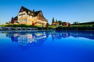 Panorama Berghotel Wettiner Höhe - Hotel-Außenansicht