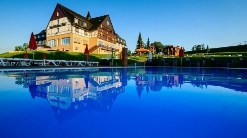 Panorama Berghotel Wettiner Höhe - Hotel-Außenansicht