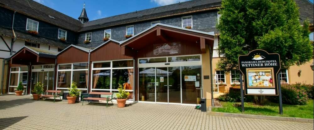 Panorama Berghotel Wettiner Höhe - Hotel-Außenansicht