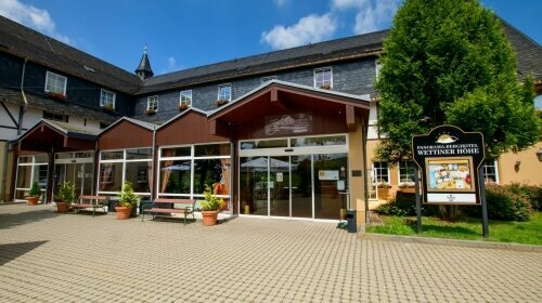 Panorama Berghotel Wettiner Höhe - Hotel-Außenansicht