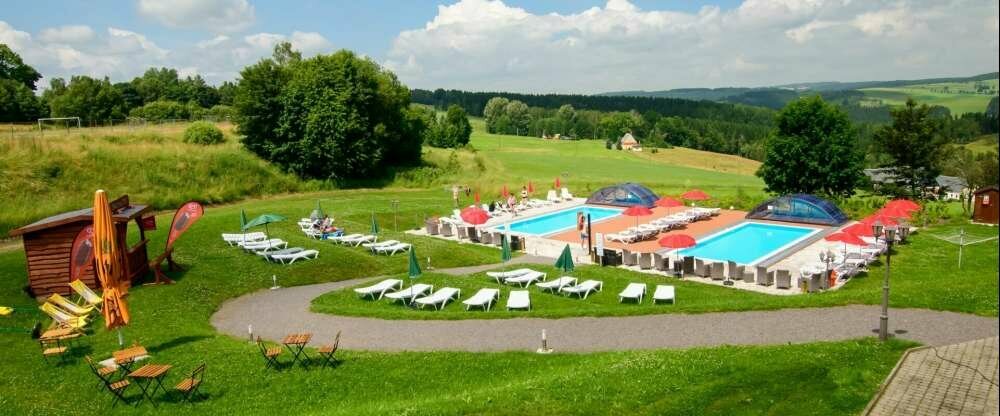 Panorama Berghotel Wettiner Höhe - Terrasse/Außenbereich
