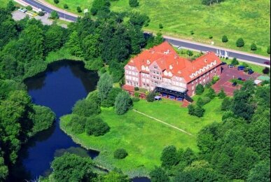 Park Hotel Fasanerie Neustrelitz - Hotel-Außenansicht, Quelle: Park Hotel Fasanerie Neustrelitz