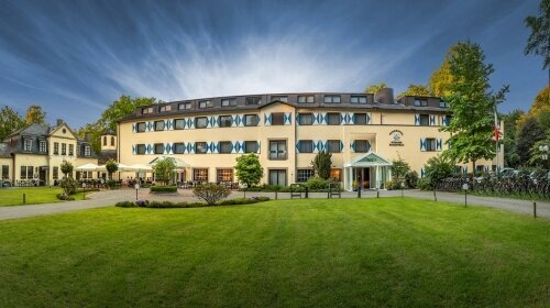 Parkhotel Schloss Hohenfeld - Hotel-Außenansicht