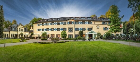 Parkhotel Schloss Hohenfeld - Hotel-Außenansicht, Quelle: Parkhotel Schloss Hohenfeld