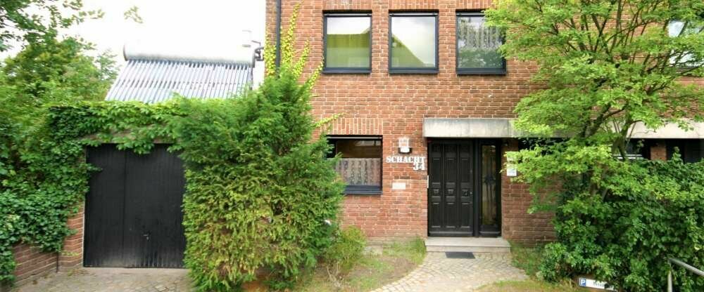 Überwachter Parkplatz vor der Tür