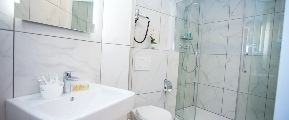 Pension Central - Badezimmer