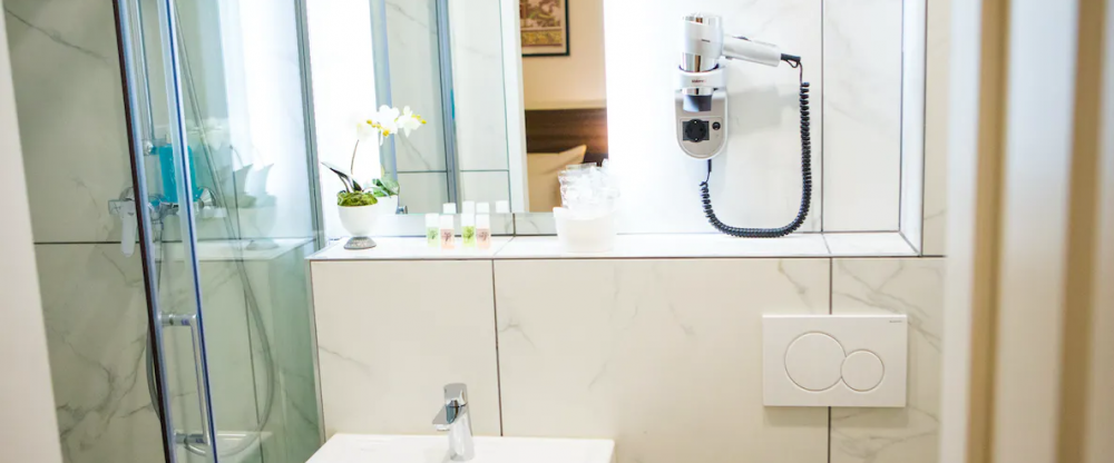 Pension Central - Badezimmer