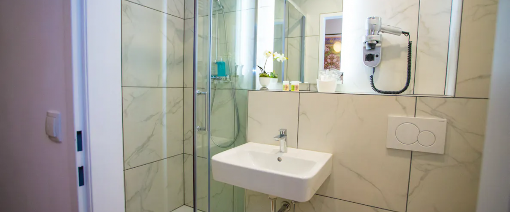 Pension Central - Badezimmer