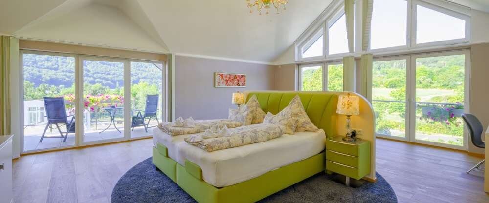 Oberste Etage mit Rundum-Panoramablick, riesiger-offener Schlaf- & Wohnbereich, Klimaanlage, 4 Balkone mit traumhafter Aussicht, Panoramafenster, voll ausgestattete Küche, Ankleidezimmer, luxuriöses Bad mit "Whirlwanne", große Flatscreen-TVs