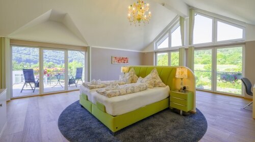 Oberste Etage mit Rundum-Panoramablick, riesiger-offener Schlaf- & Wohnbereich, Klimaanlage, 4 Balkone mit traumhafter Aussicht, Panoramafenster, voll ausgestattete Küche, Ankleidezimmer, luxuriöses Bad mit "Whirlwanne", große Flatscreen-TVs