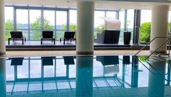 PHÖNIX Hotel - Schwimmbad mit Panoramaaussicht