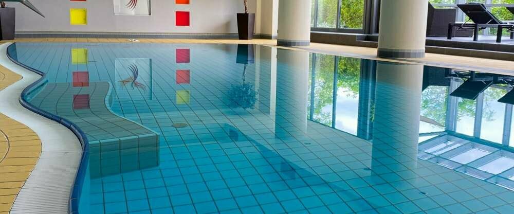 PHÖNIX Hotel - Schwimmbad mit Panoramaaussicht