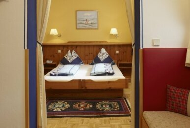  "Piccaso-Junior-Zimmer" - der blaue Salon , Quelle: Biolandhaus Arche
