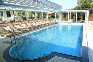 Cabrio-Hallenbad, Quelle: Wellness-und Landhotel Prinz- Romantik & Wellness