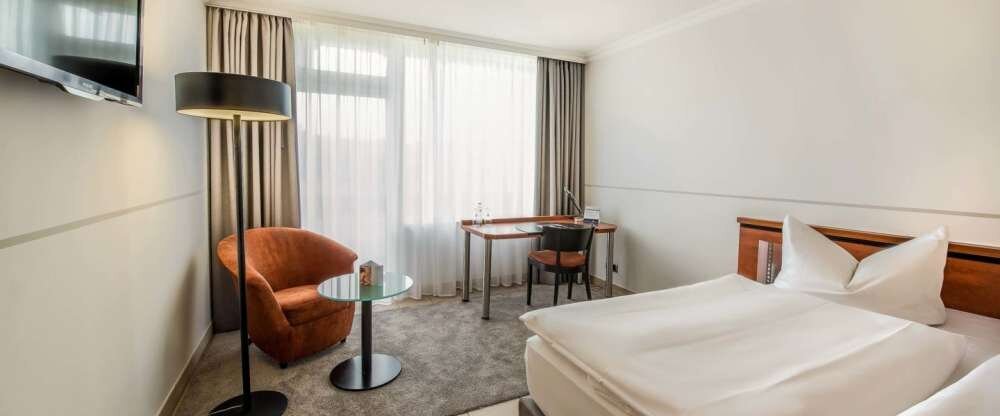 Waldblick und Regendusche machen die Premium Zimmer zu einer der schönsten Möglichkeiten, um die Nacht in Iserlohn zu verbringen. Egal ob Queensize oder Twin Bett Matratze, es ist genug Platz um sich alleine auszubreiten oder um zu zweit zu kuscheln. Sess