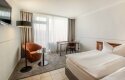 Premium Doppelzimmer Waldblick und Regendusche machen die Premium Zimmer zu einer der schönsten Möglichkeiten, um die Nacht in Iserlohn zu verbringen. Egal ob Queensize oder Twin Bett Matratze, es ist genug Platz um sich alleine auszubreiten oder um zu zweit zu kuscheln. Sess
