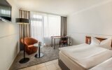 Waldblick und Regendusche machen die Premium Zimmer zu einer der schönsten Möglichkeiten, um die Nacht in Iserlohn zu verbringen. Egal ob Queensize oder Twin Bett Matratze, es ist genug Platz um sich alleine auszubreiten oder um zu zweit zu kuscheln. Sess