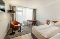 Waldblick und Regendusche machen die Premium Zimmer zu einer der schönsten Möglichkeiten, um die Nacht in Iserlohn zu verbringen. Egal ob Queensize oder Twin Bett Matratze, es ist genug Platz um sich alleine auszubreiten oder um zu zweit zu kuscheln. Sess
