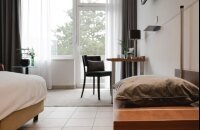 Waldblick und Regendusche machen die Premium Zimmer zu einer der schönsten Möglichkeiten, um die Nacht in Iserlohn zu verbringen. Egal ob Queensize oder Twin Bett Matratze, es ist genug Platz um sich alleine auszubreiten oder um zu zweit zu kuscheln. Sess