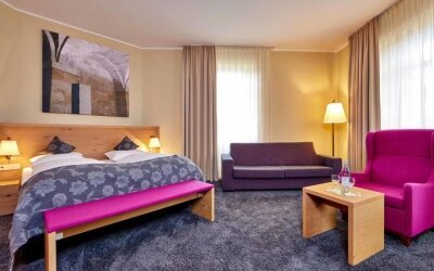 Die Premiumzimmer bieten einen luxuriösen Aufenthalt mit erstklassigen Annehmlichkeiten und stilvoller Einrichtung. Genießen Sie Ihren Aufenthalt in diesem exklusiven Zimmer und lassen Sie sich verwöhnen.