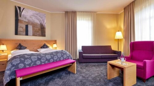 Die Premiumzimmer bieten einen luxuriösen Aufenthalt mit erstklassigen Annehmlichkeiten und stilvoller Einrichtung. Genießen Sie Ihren Aufenthalt in diesem exklusiven Zimmer und lassen Sie sich verwöhnen.