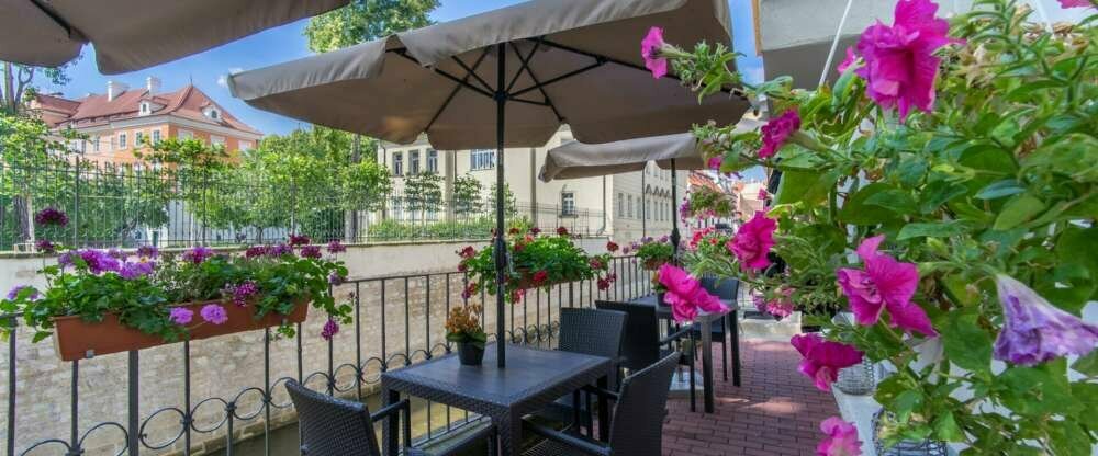 Pytloun Kampa Garden Hotel**** - Terrasse/Außenbereich